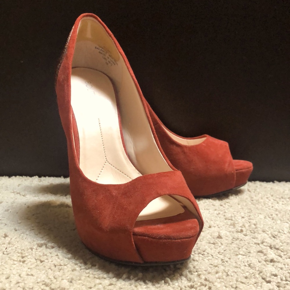Boutique 9 peep toe pump.